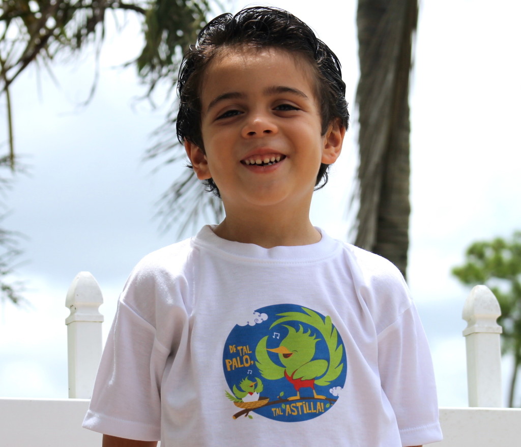 My little man wearing a T-shirt with Quetzal, our national bird and with one of my favorite dichos: "De tal palo, tal astilla".