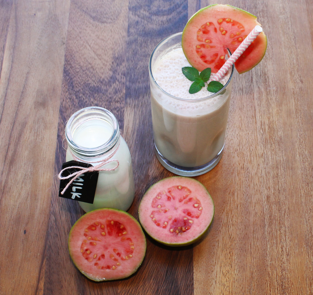 quick, easy, Healthy guava and strawberry smoothie.