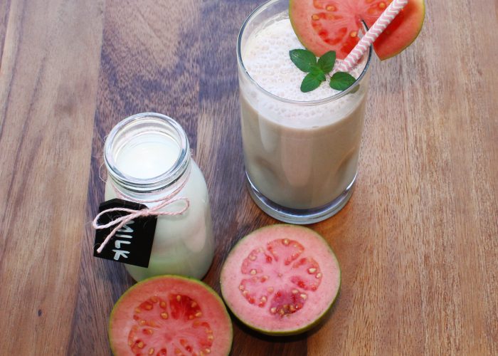 quick, easy, Healthy guava and strawberry smoothie.
