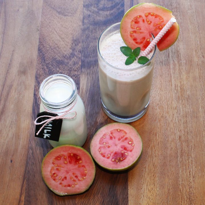 quick, easy, Healthy guava and strawberry smoothie.