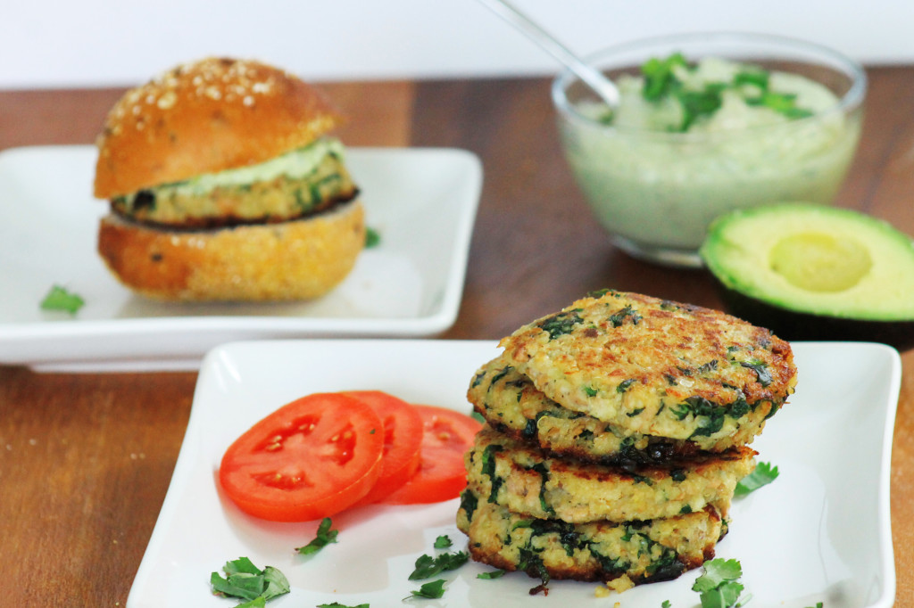 Tuna and quinoa patties and sliders with creamy avocado sauce.