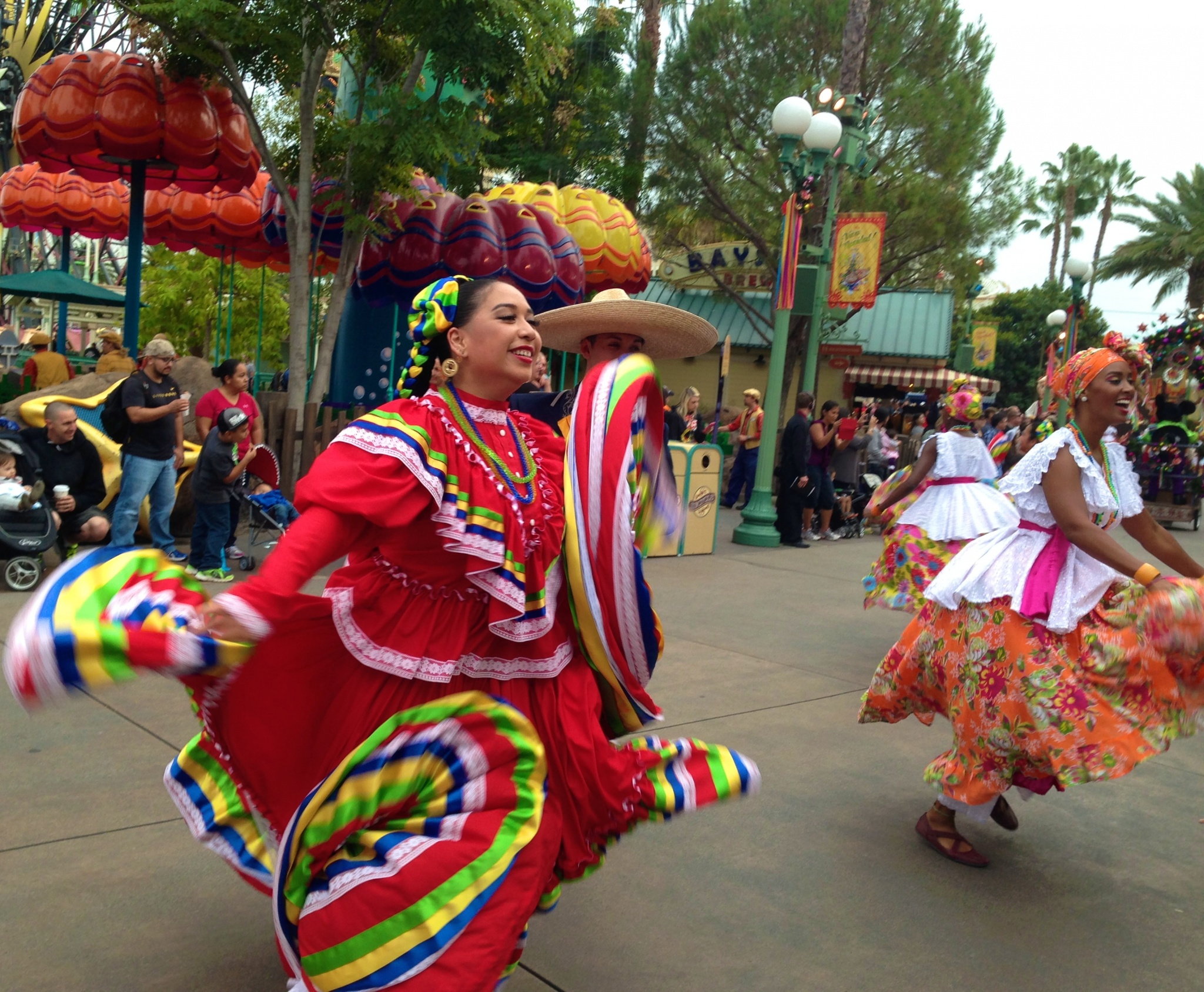 Viva Navidad Disneyland Mexican dancers