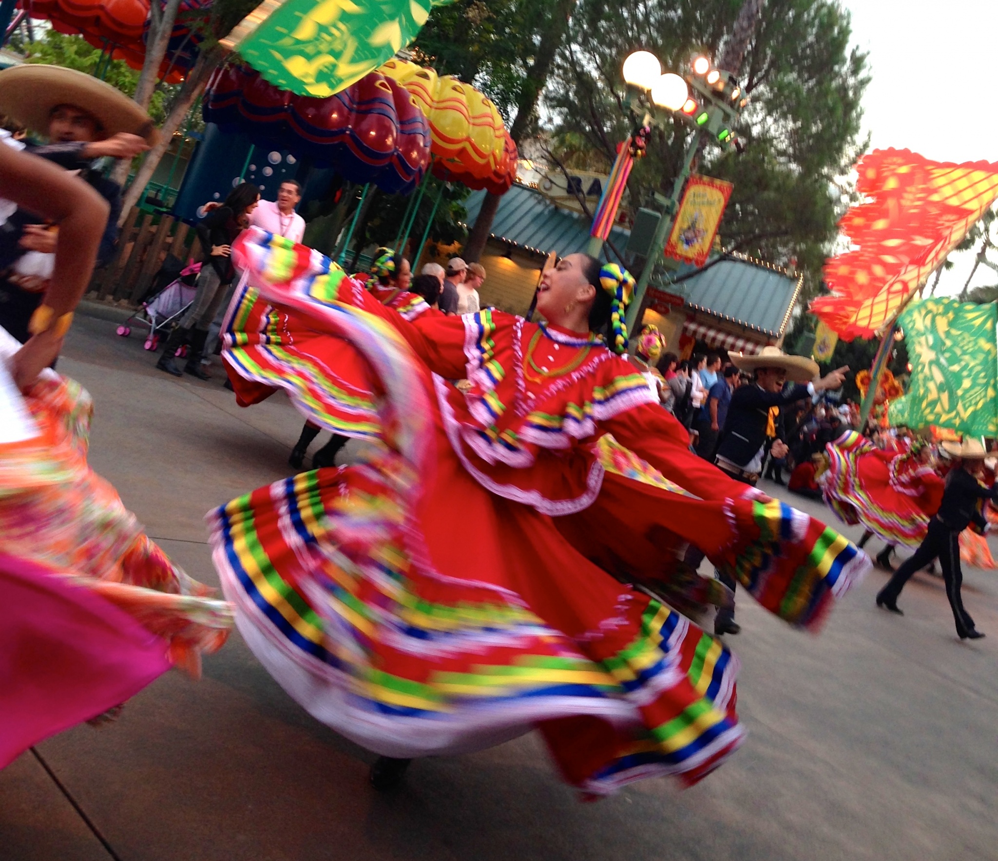 Viva Navidad Disneyland Mexican dancers