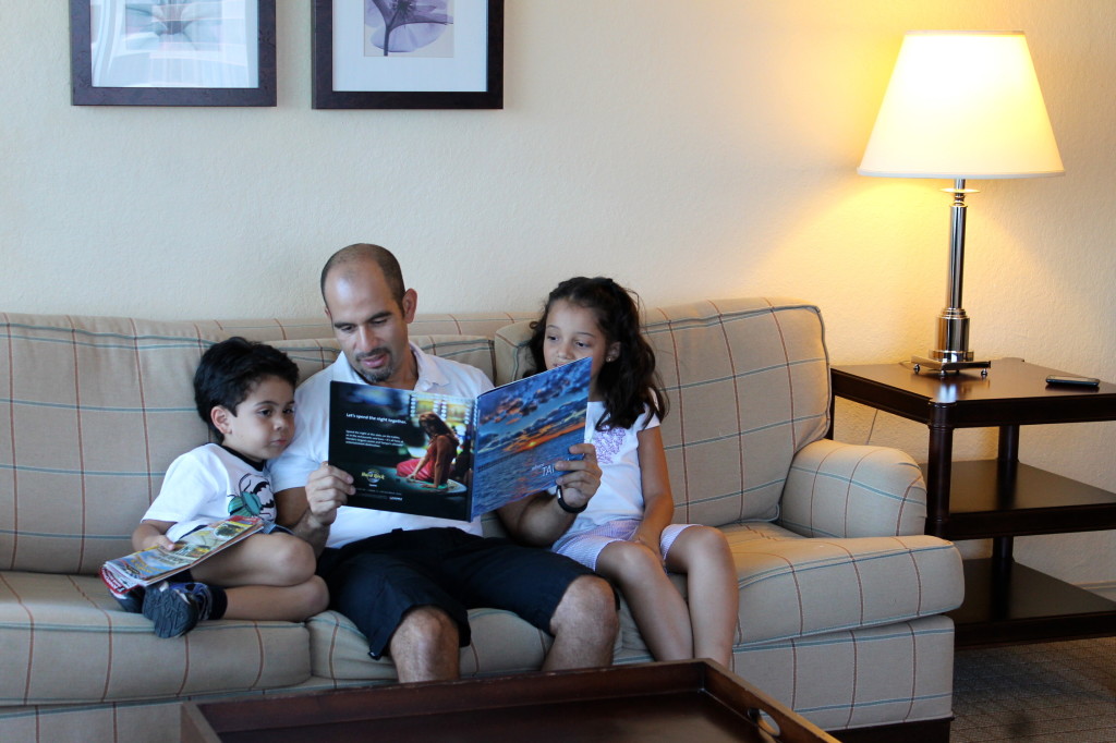 dad reading to kids