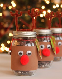 Giving Back This Holiday Season: DIY Reindeer Mason Jars