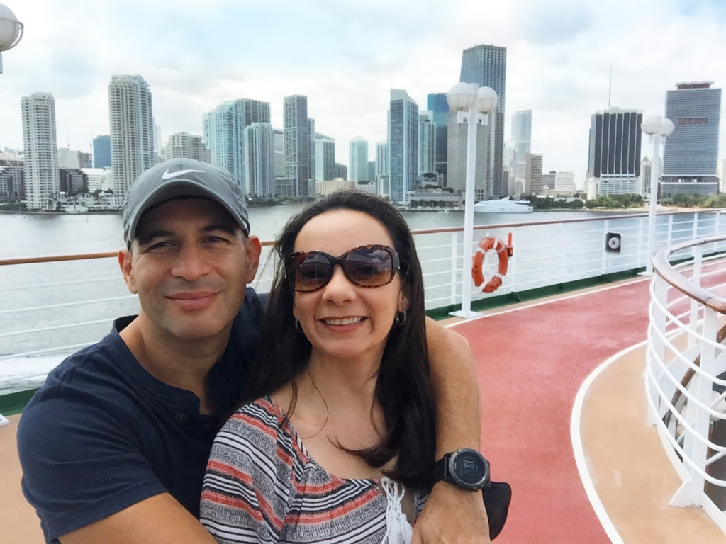 couple in boat traveling vacation