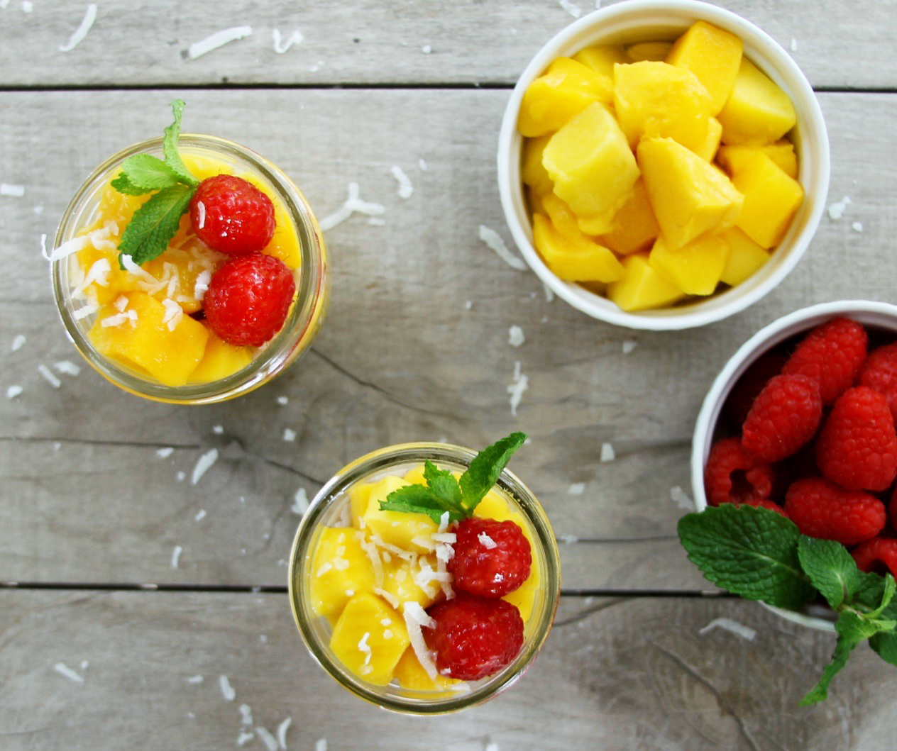 Parfaits de arroz con leche, piña y mango