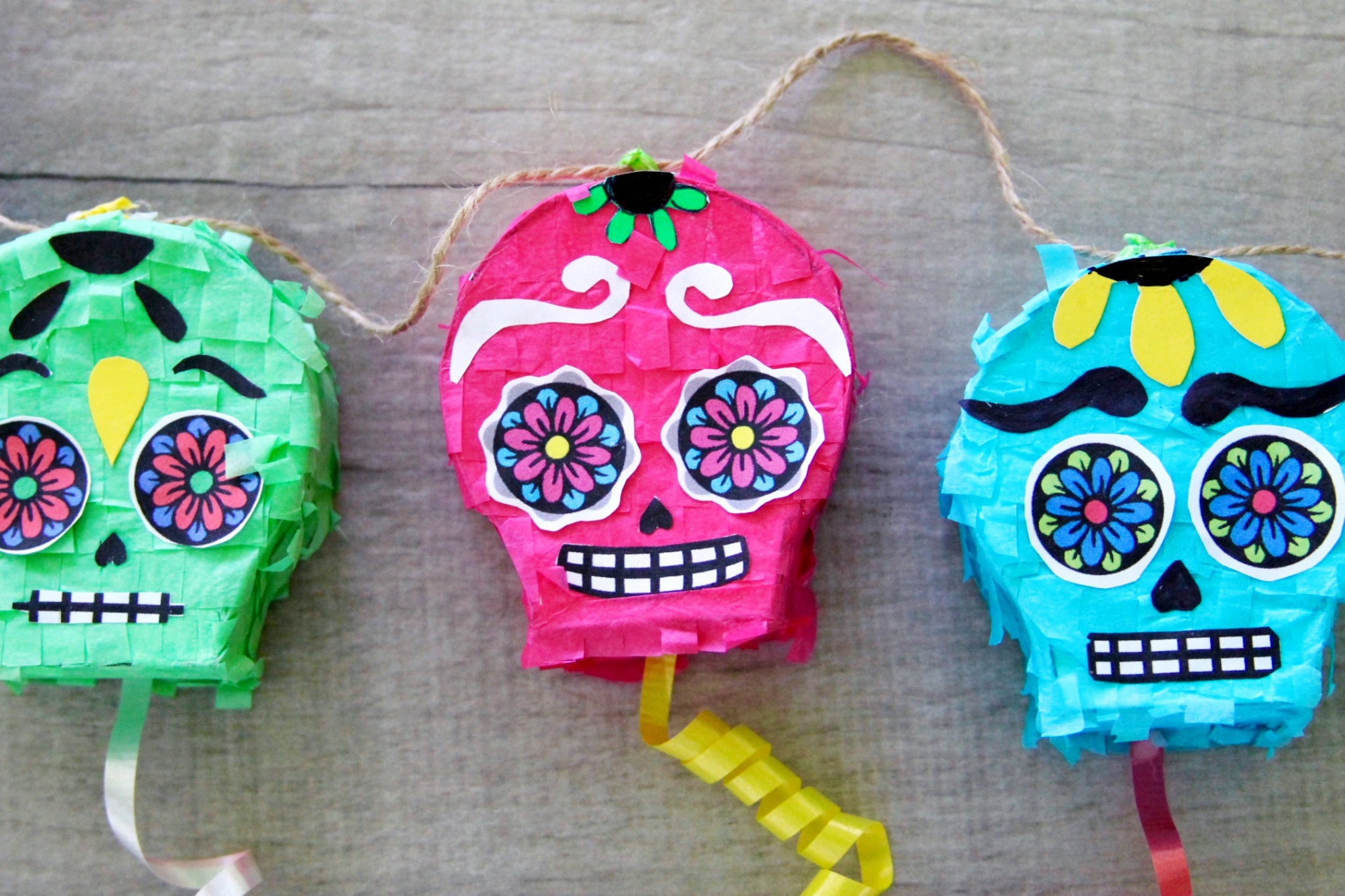 Day of the Dead sugar skull mini pull piñata garland