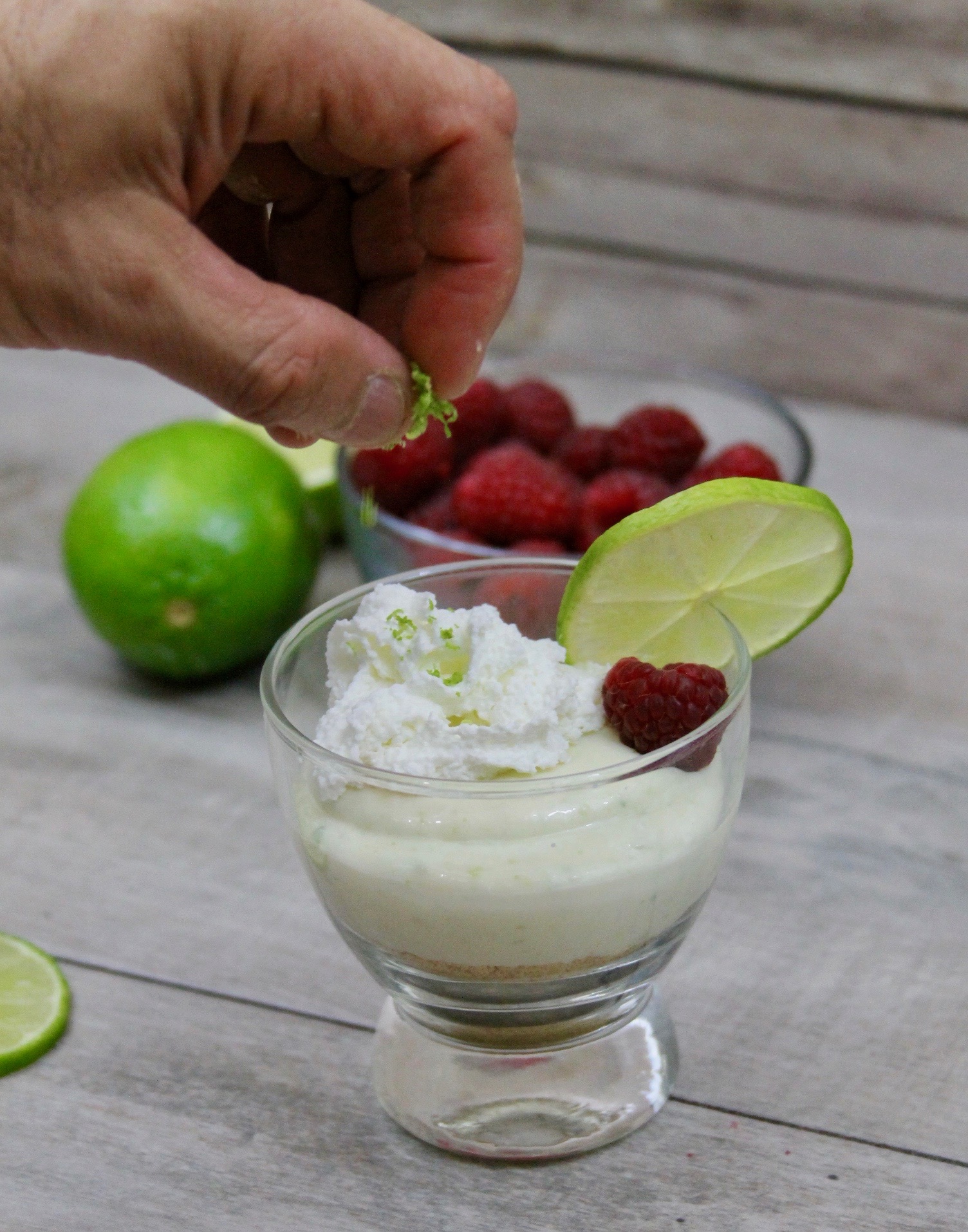 no bake skinny key lime cheesecake cups