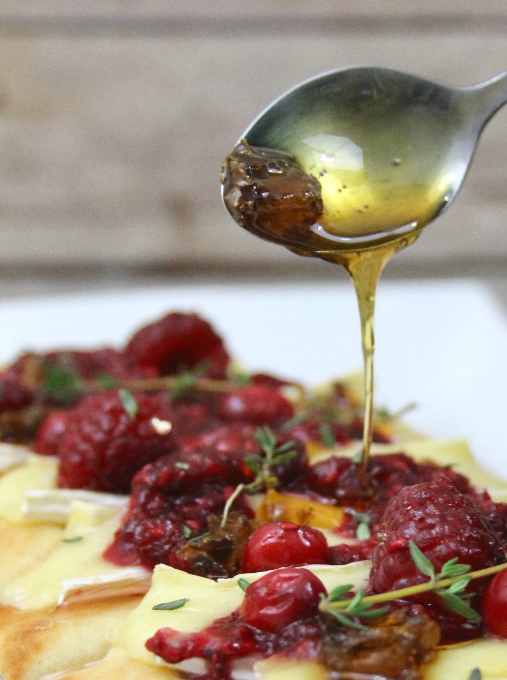 brie and raspberry chutney pizzas with honeycomb