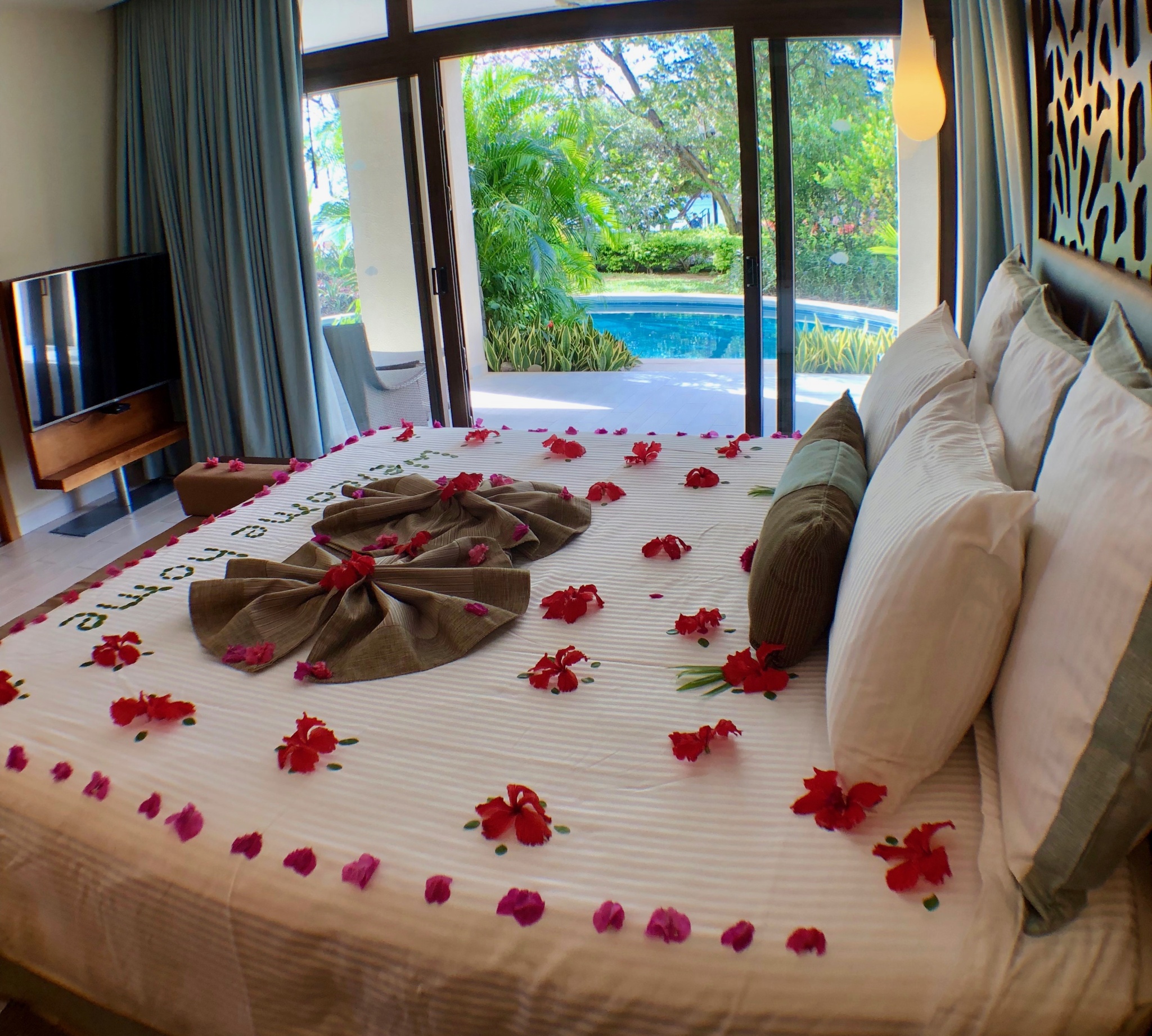 beautiful flower decoration on the bed at Dreams Las Mareas Costa Rica