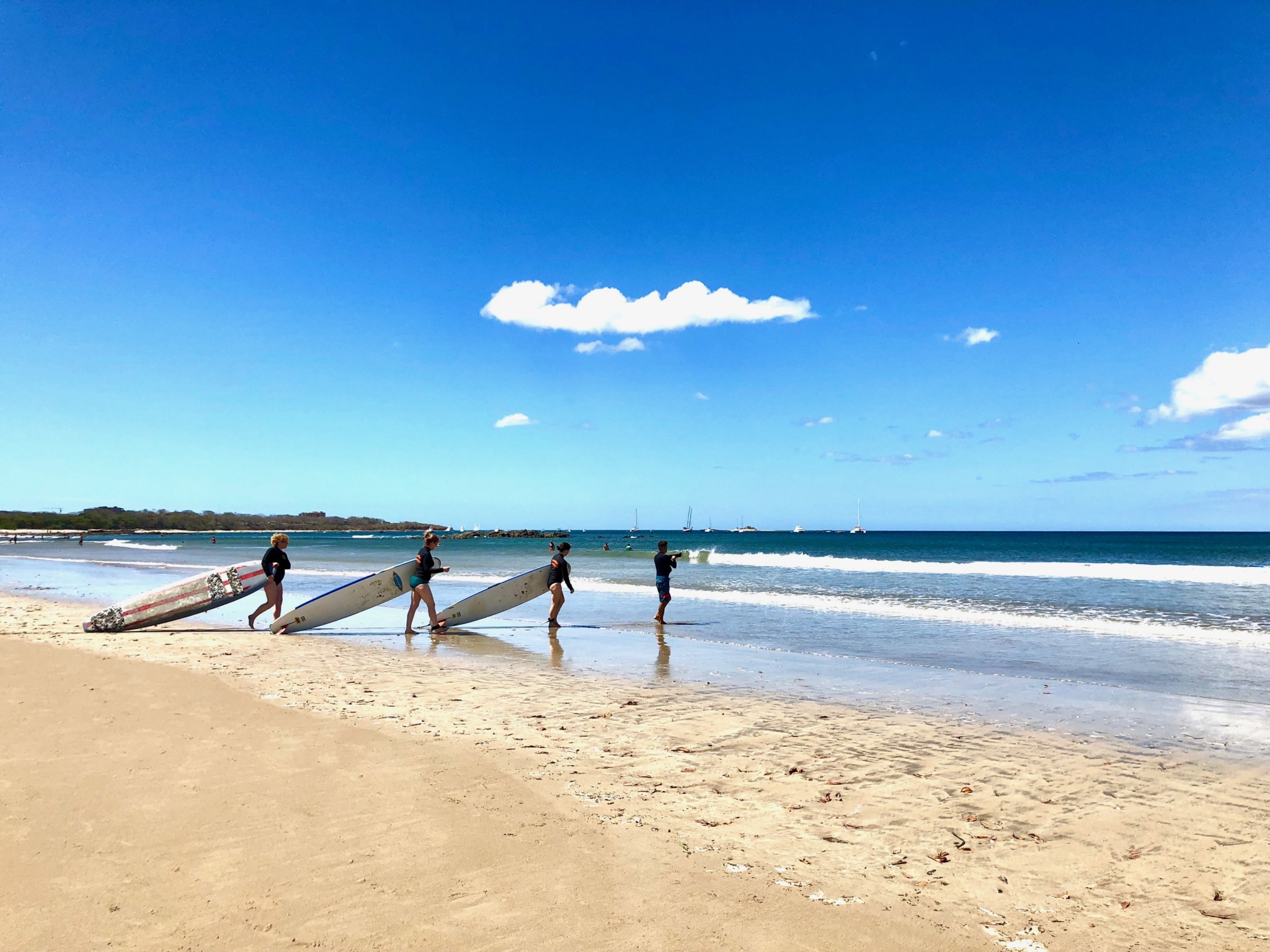 Surfing lessons at Tamarindo beach