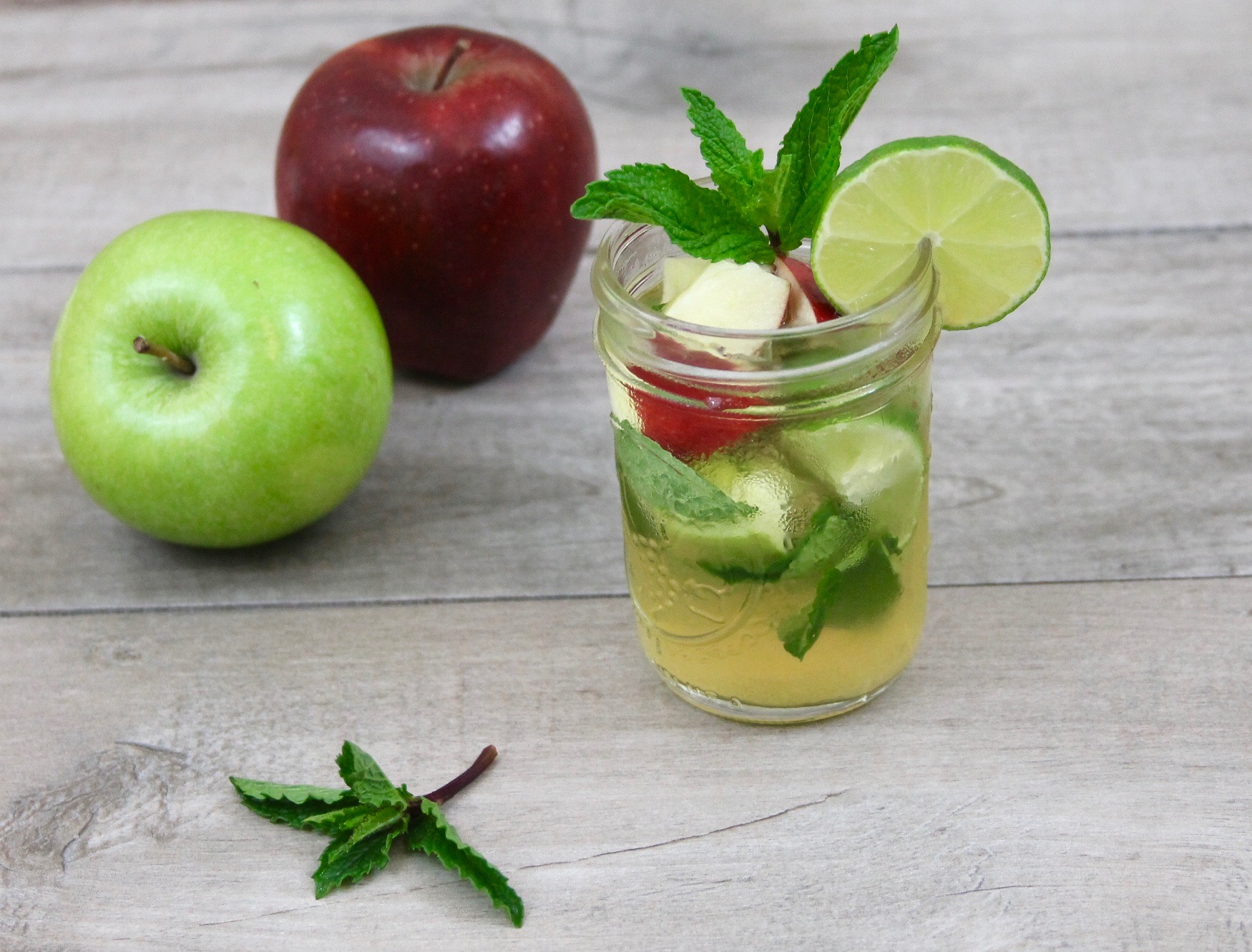 apple cider mojito fall cocktail