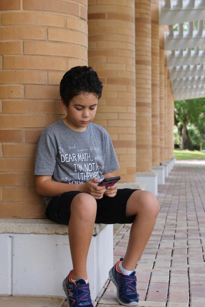 3 Things I Wish I Knew Before Giving My Kids Their First Phone