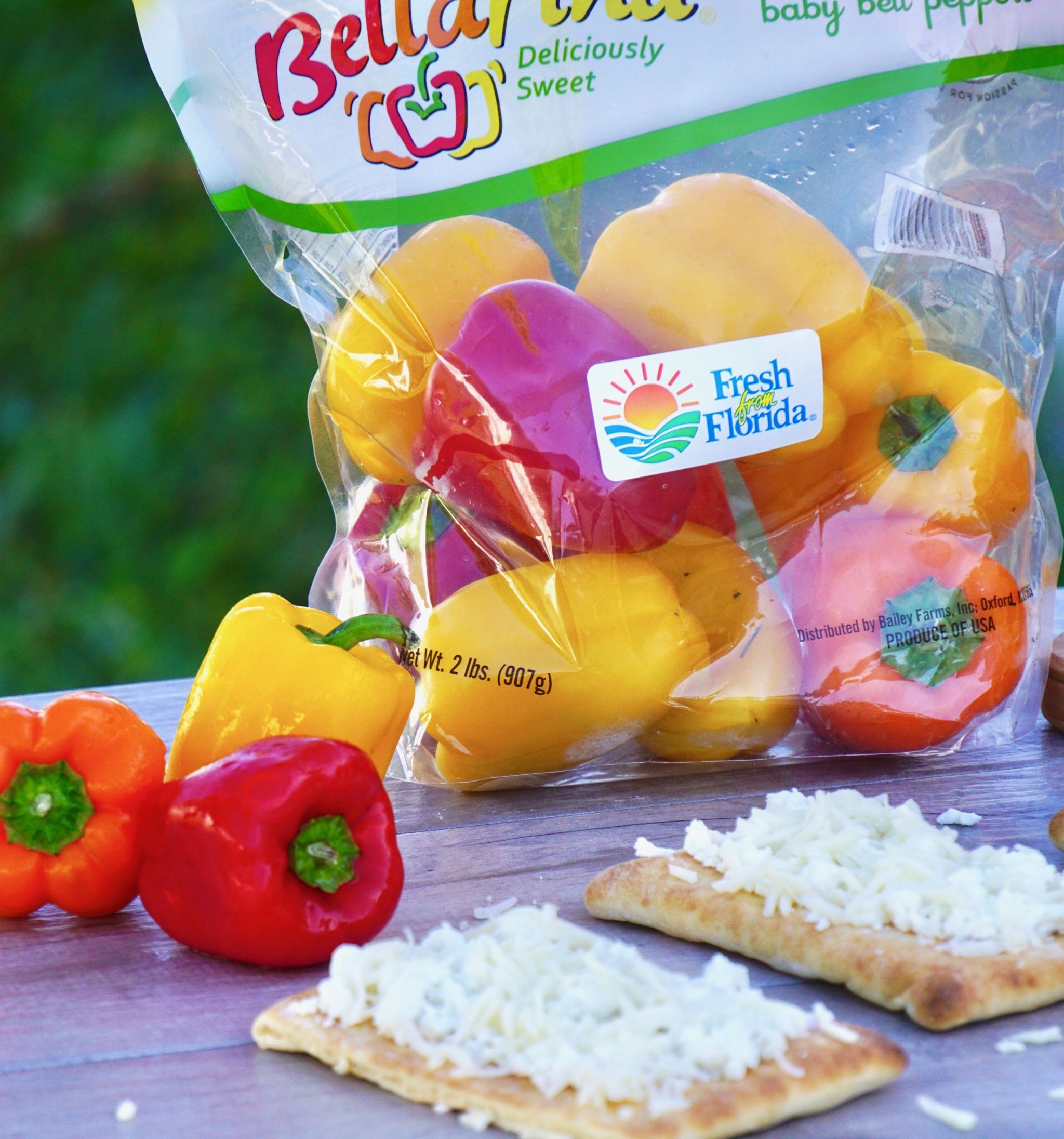 Bell pepper and goat cheese flatbread pizza