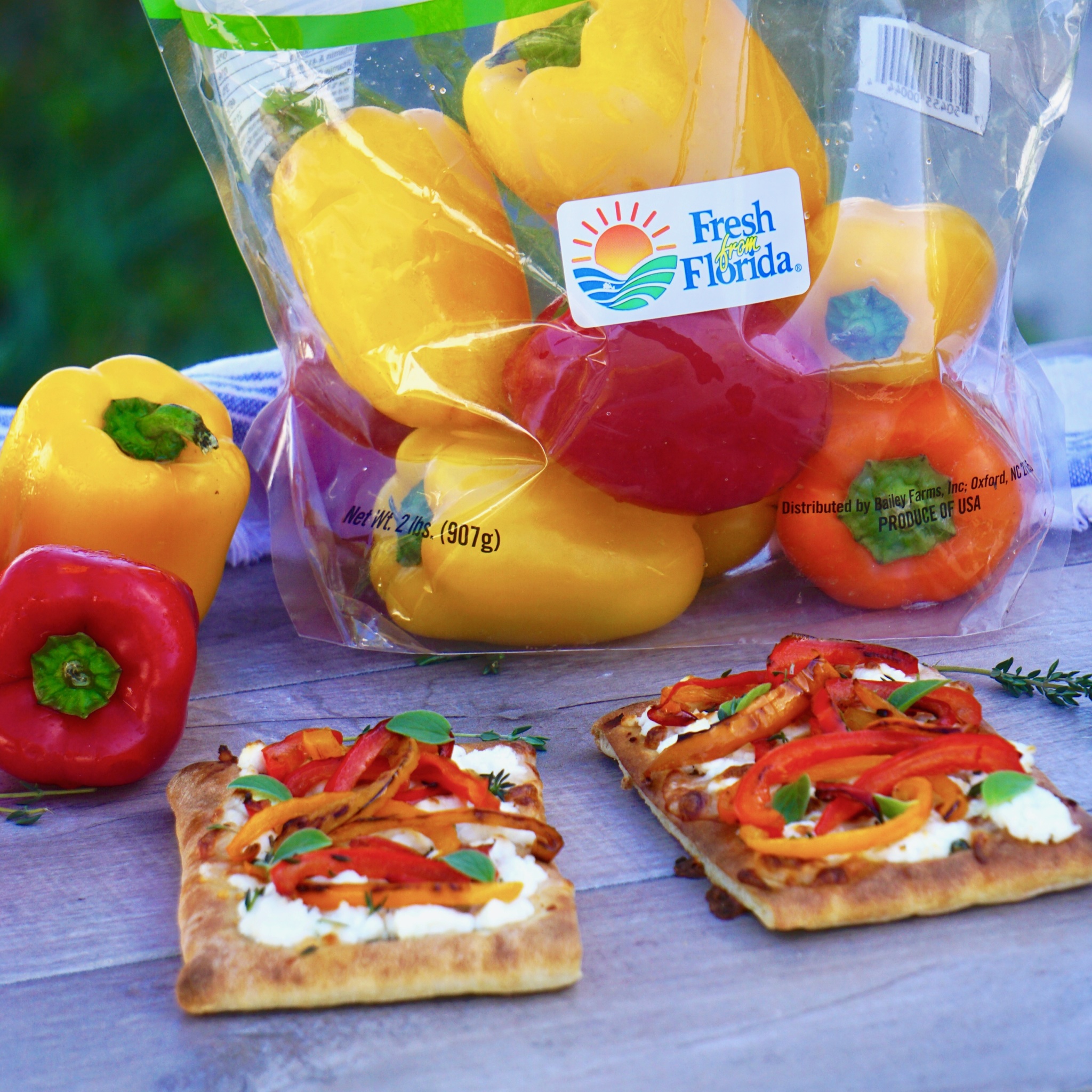 Bell pepper and goat cheese flatbread pizza