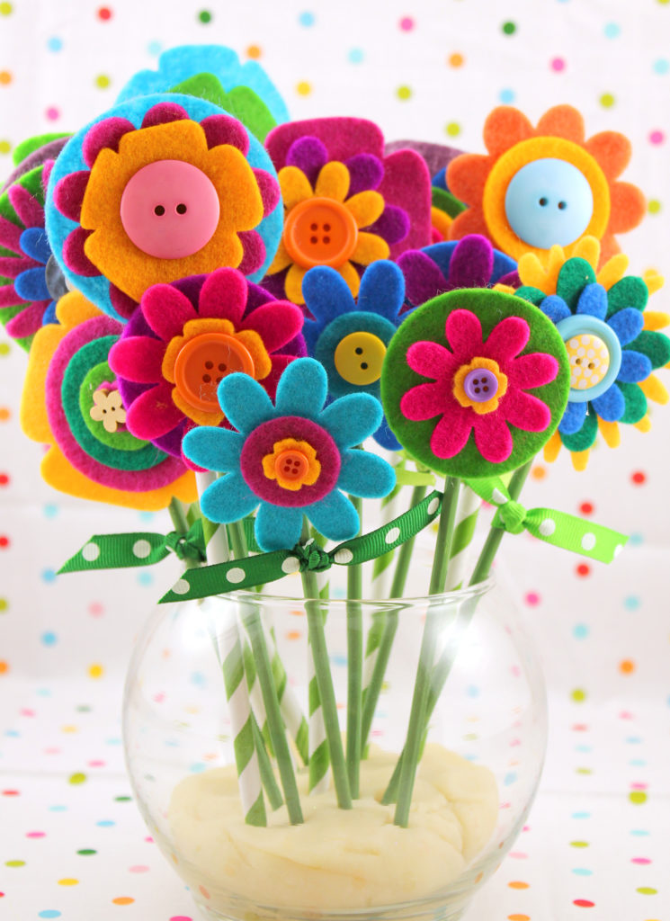 Felt Flower Bouquet and lots of other adorable and easy Mother's day craft for kids