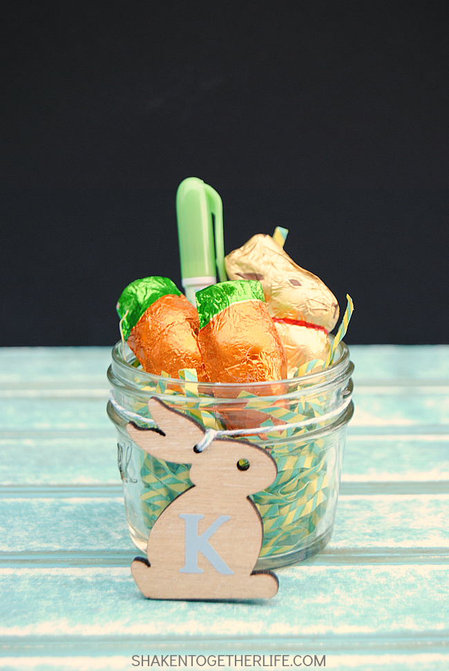 Min Mason Jar Easter Favors and lots of great Easter party ideas for kids