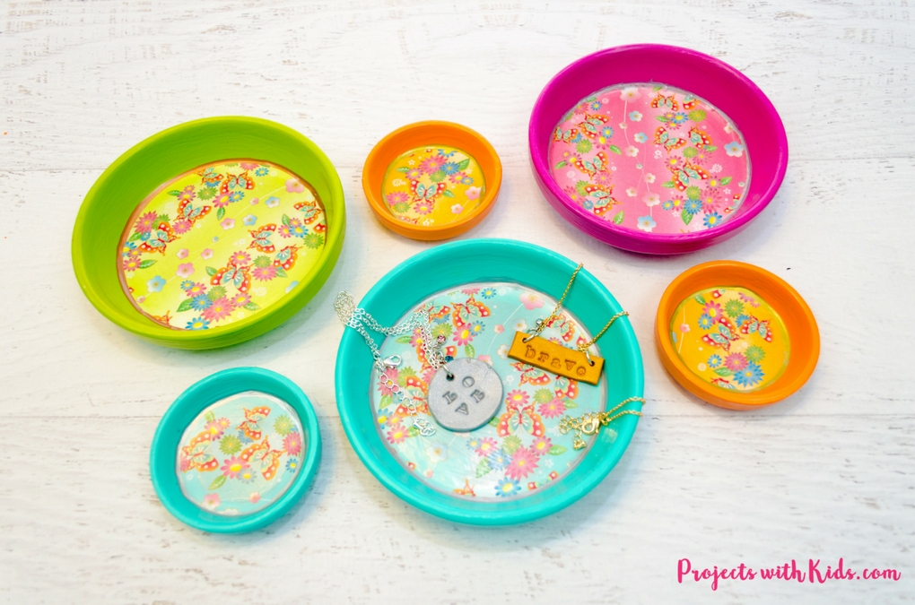 Painted Jewelry Dish and lots of other adorable and easy Mother's day craft for kids