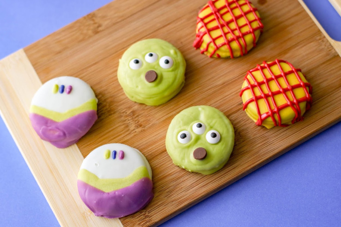 Toy Story oreos and other Toy Story party food ideas