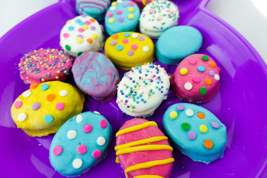 Decorated Easter egg Oreo cookies