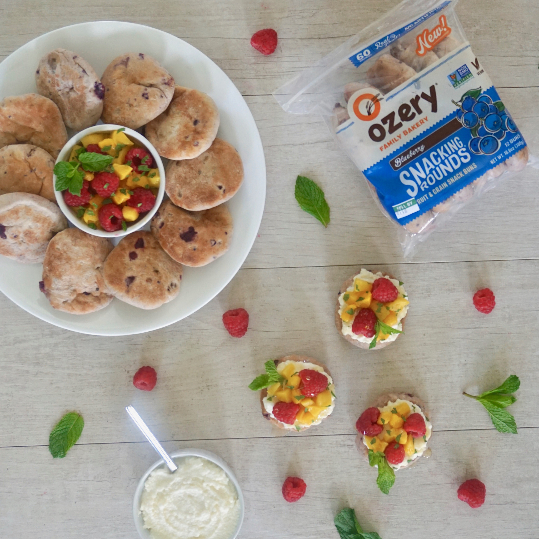 Ozery snacking rounds blueberry topped with fruit