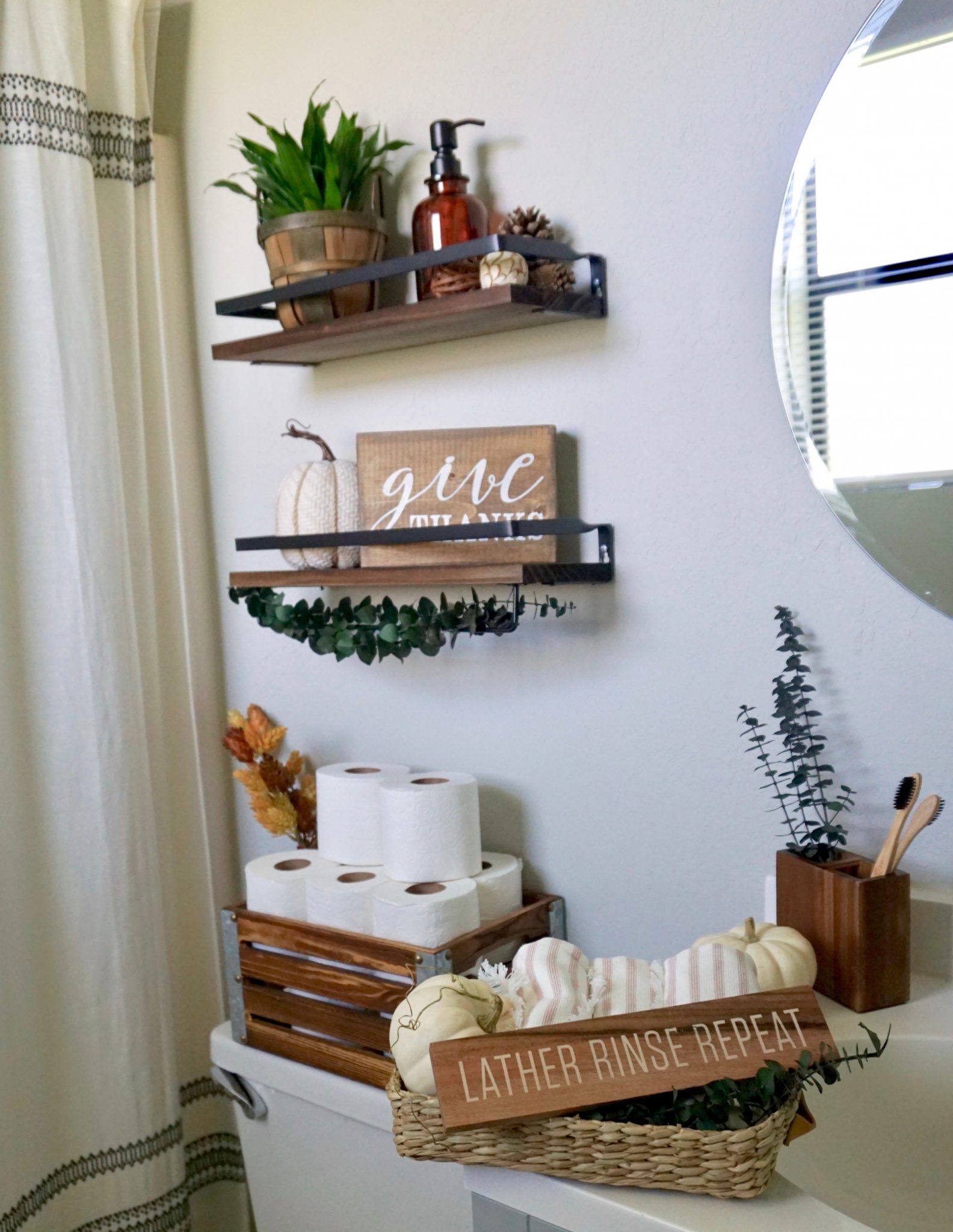 Fall Bathroom Decor and Organization Tips for Small Bathrooms