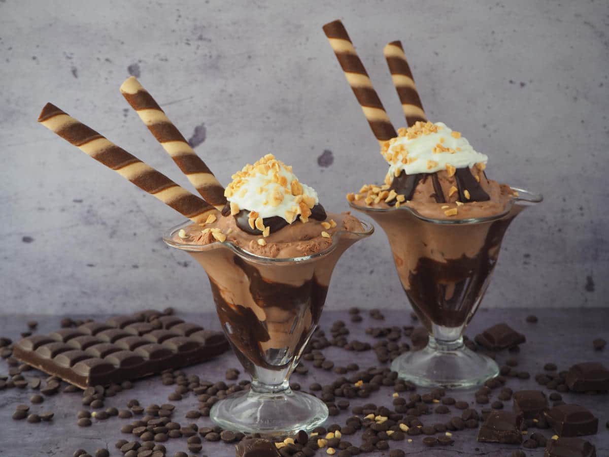 chocolate sundae, Chocolate desserts for Valentine's