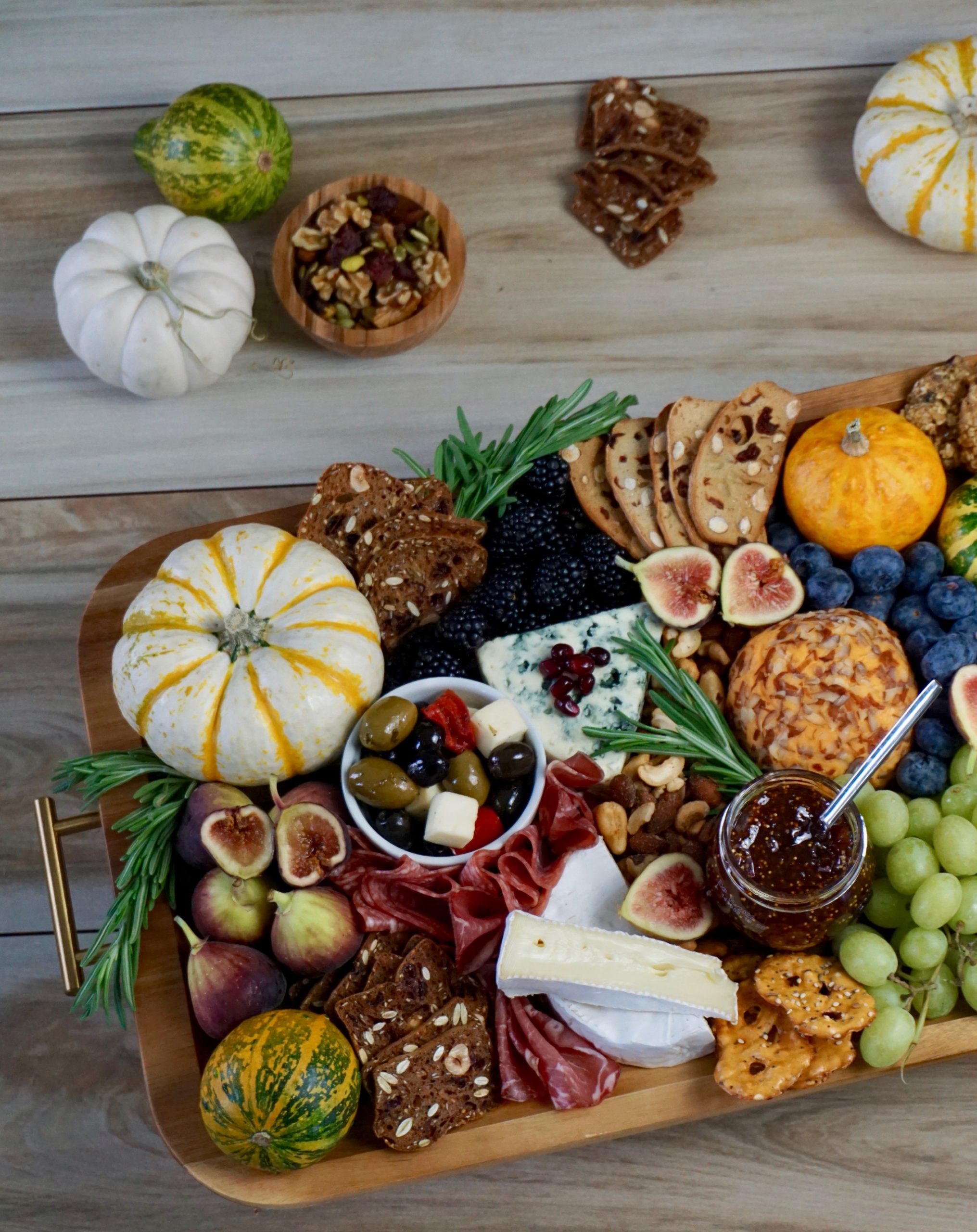 Fall cheeseboard Thanksgiving easy appetizer