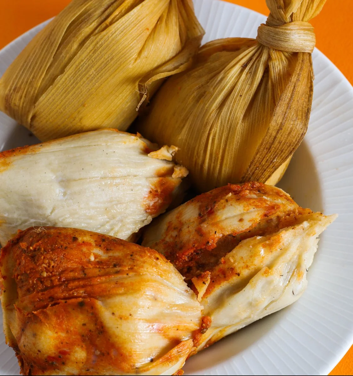 Chuchitos guatemaltecos, tamalitos en tusa con recado y carne