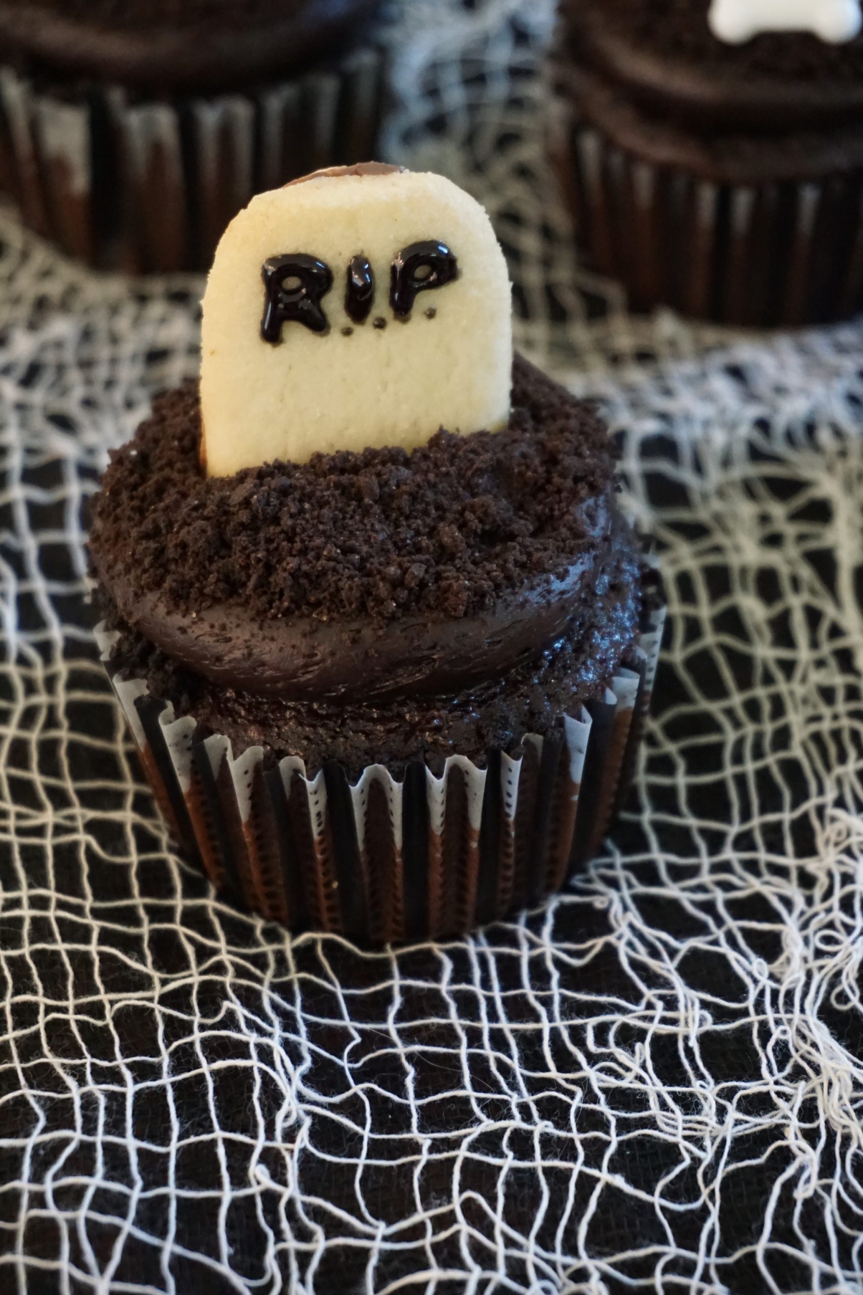 Tombstone easy Halloween cupcakes