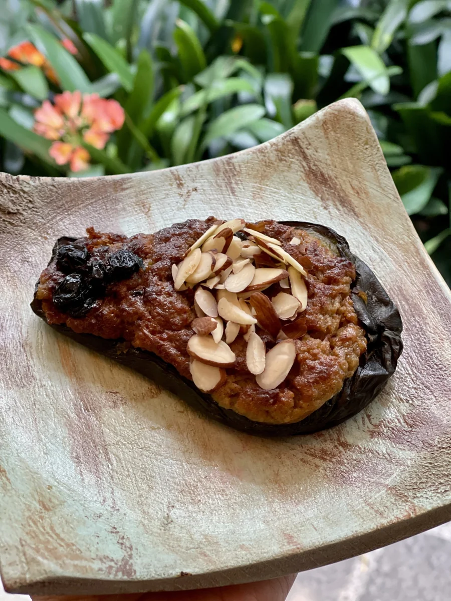 letas guatemaltecas, güisquil relleno y horneado con almendras y pasas