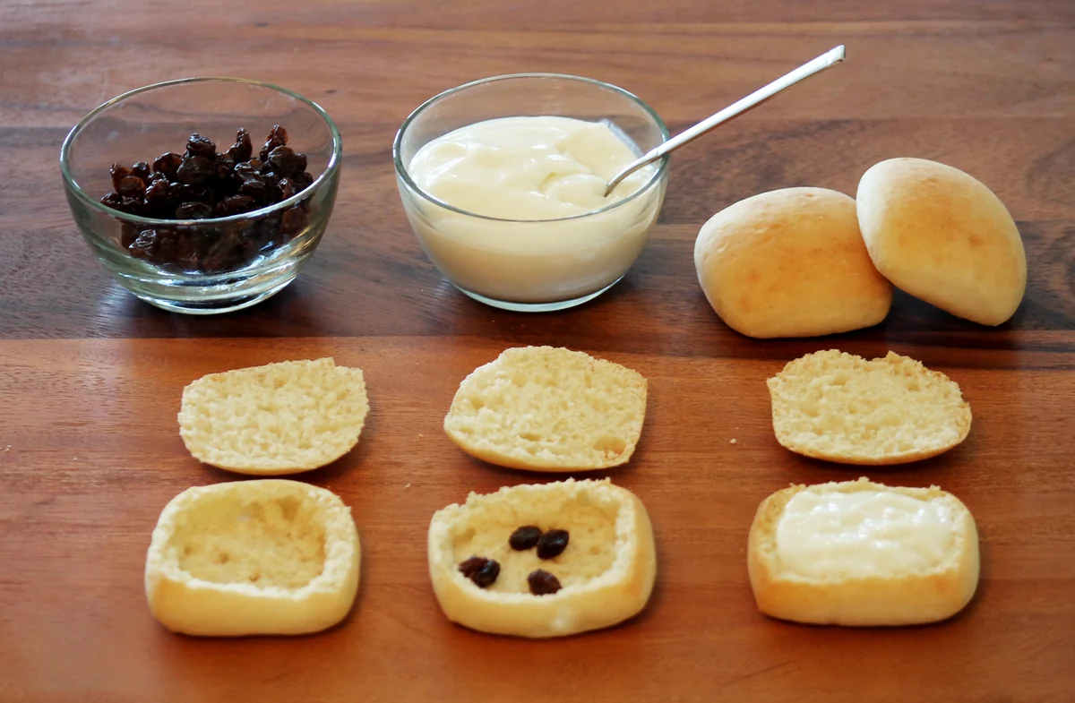 Frying custard-stuffed Guatemalan molletes until golden brown