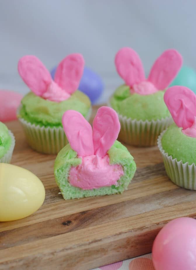 Hiding bunny Easter cupcake
