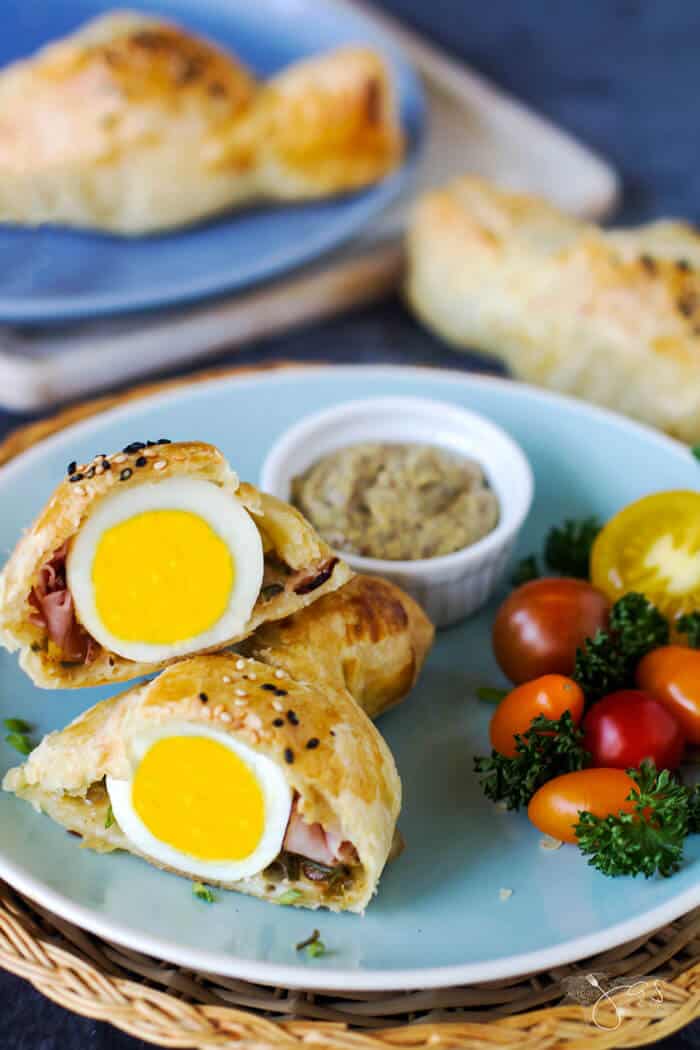 Puff Pastry Eggs with Ham and Cheese