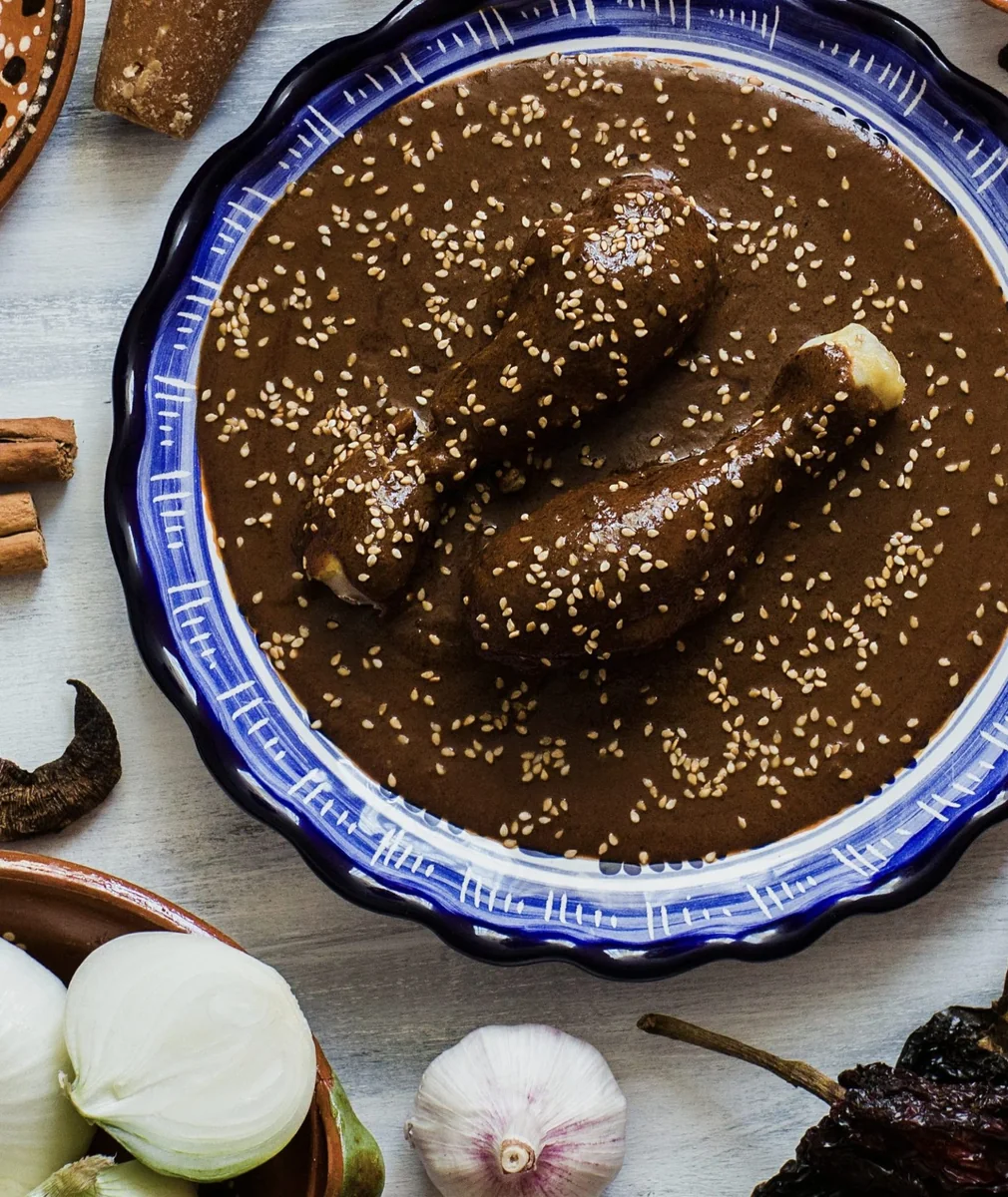 Gallina en pepián dulce, gallina en recado dulce de chocolate y pepitoria
