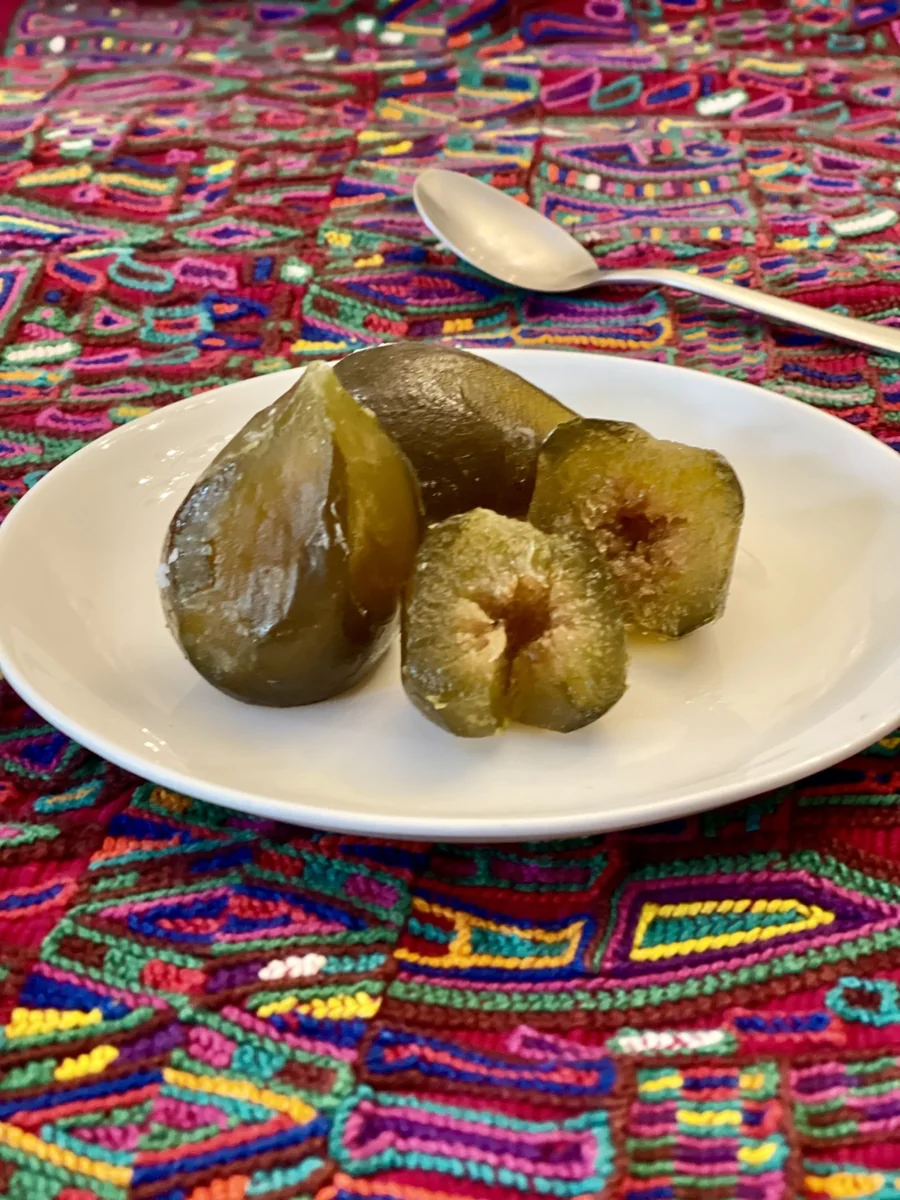 Maleta de higos, Guatemalan candied figs laid out in a bundle