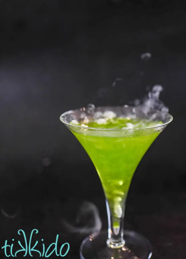 witches-brew-cocktail-halloween-themed-cocktail