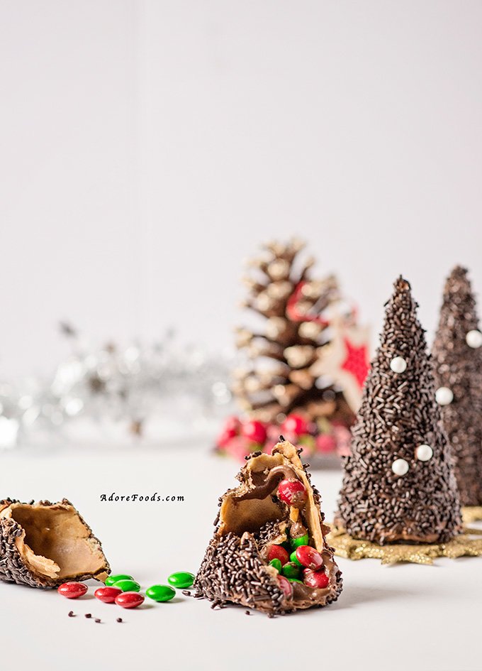Chocolate Christmas tree piñata treats for kids