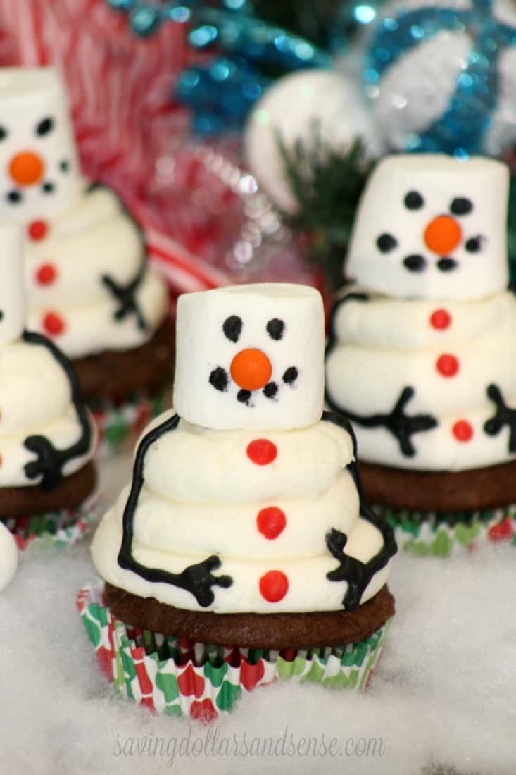 Cute Christmas snowman cupcakes