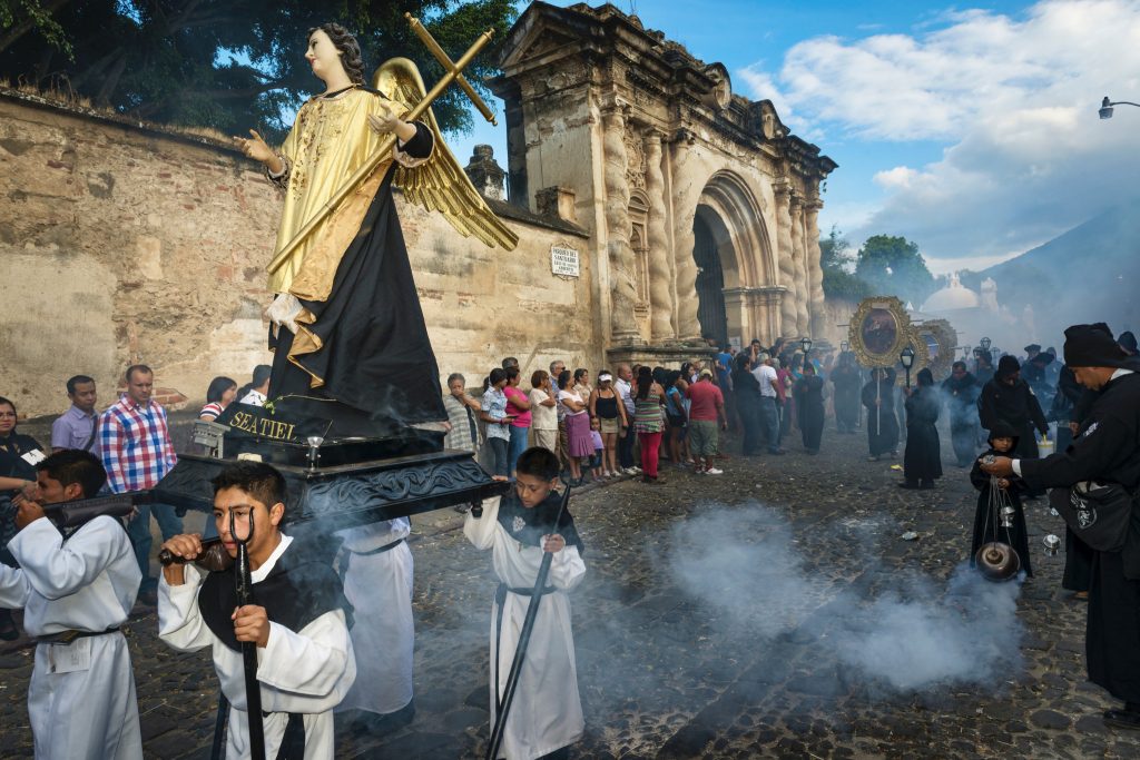 Anda carried by children in Antigua Guatemala.