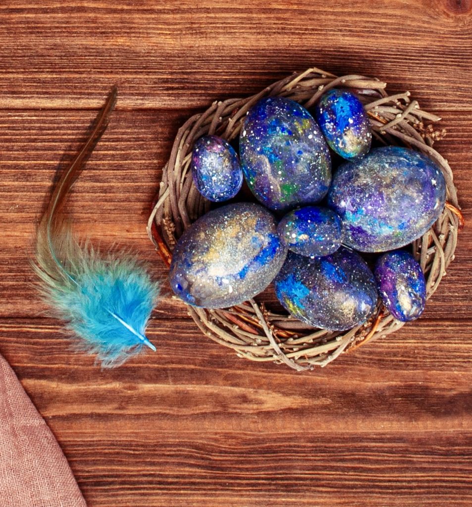 Galaxy Easter eggs decorating idea