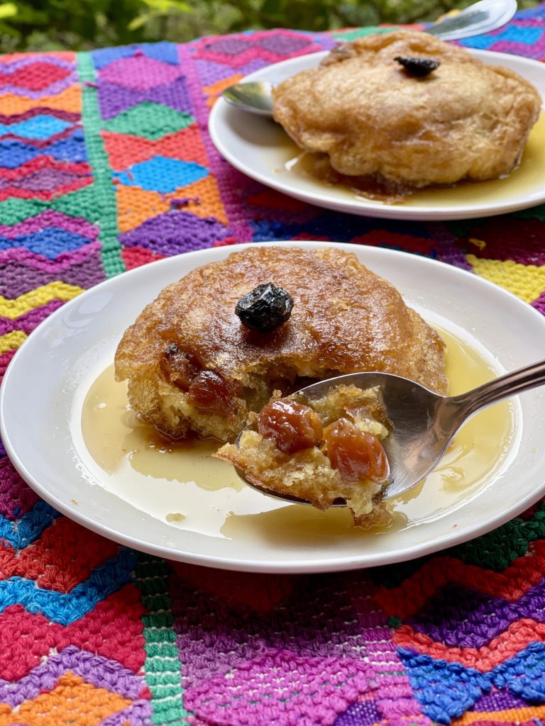 Molletes rellenos de garbanzos en miel Guatemala