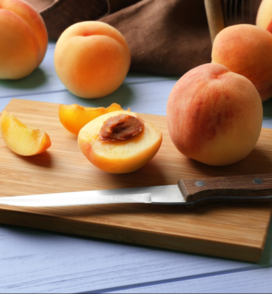 Cutting peaches for peach mojito