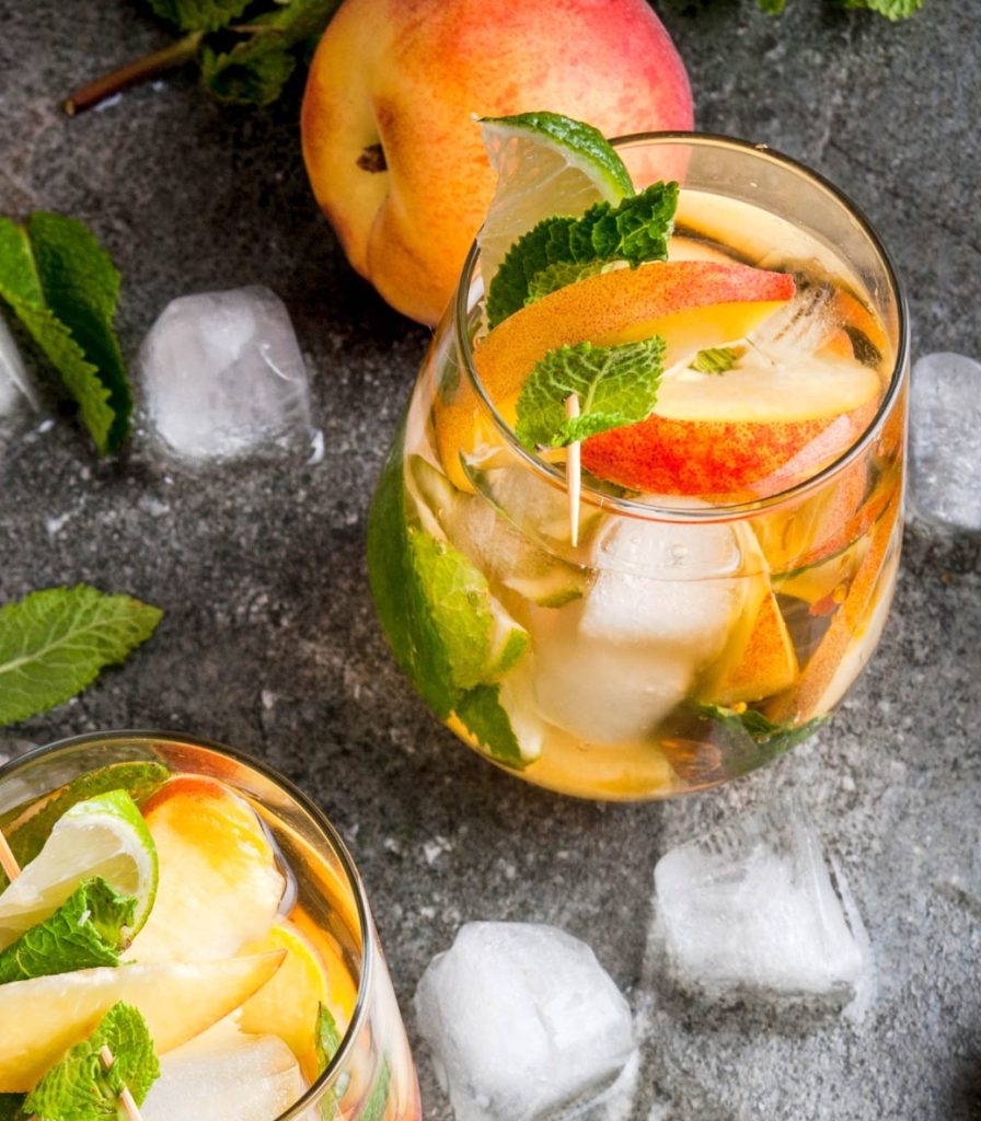 Easy summer cocktail: peach mojitos