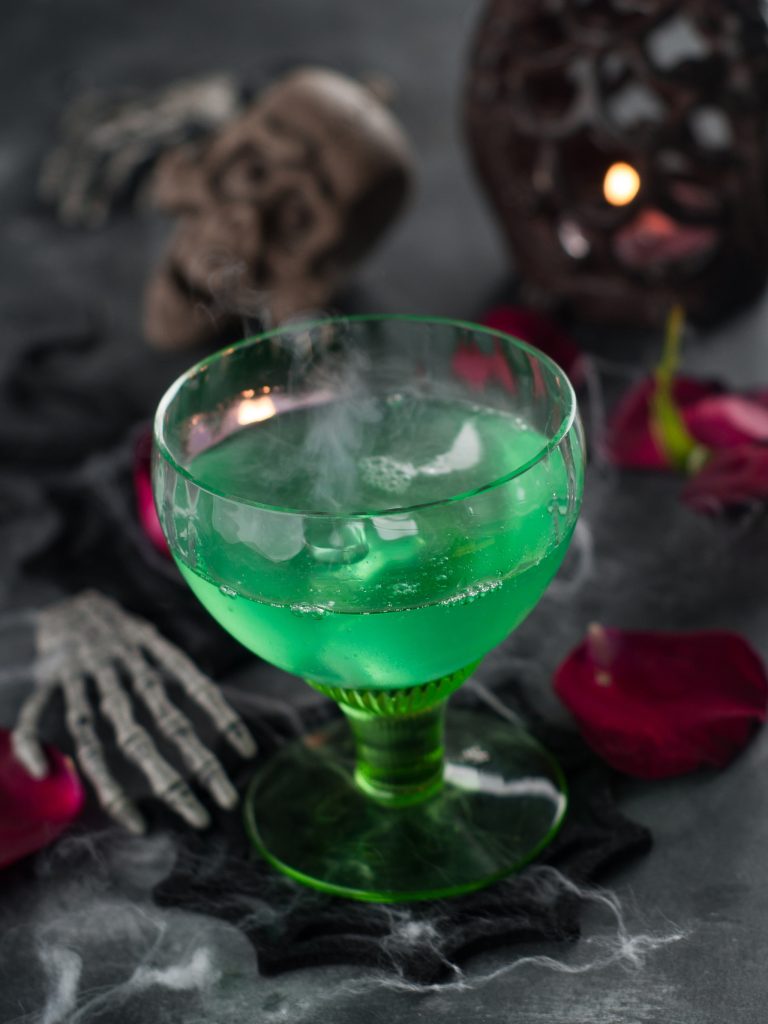Easy green Halloween cocktail 