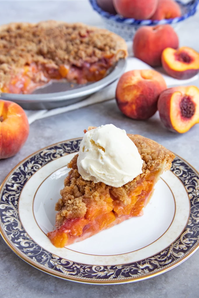 Peach crumble pie