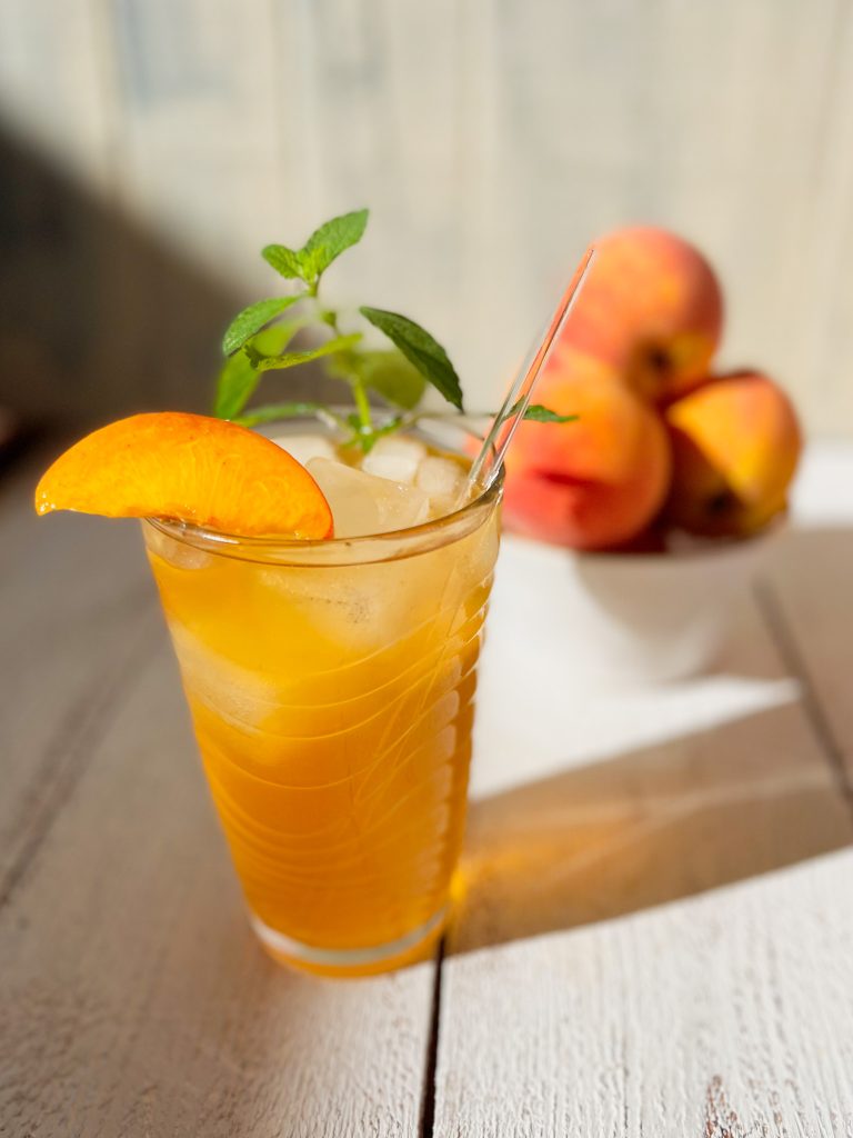 Easy recipe for peach green tea and best summer peach drinks