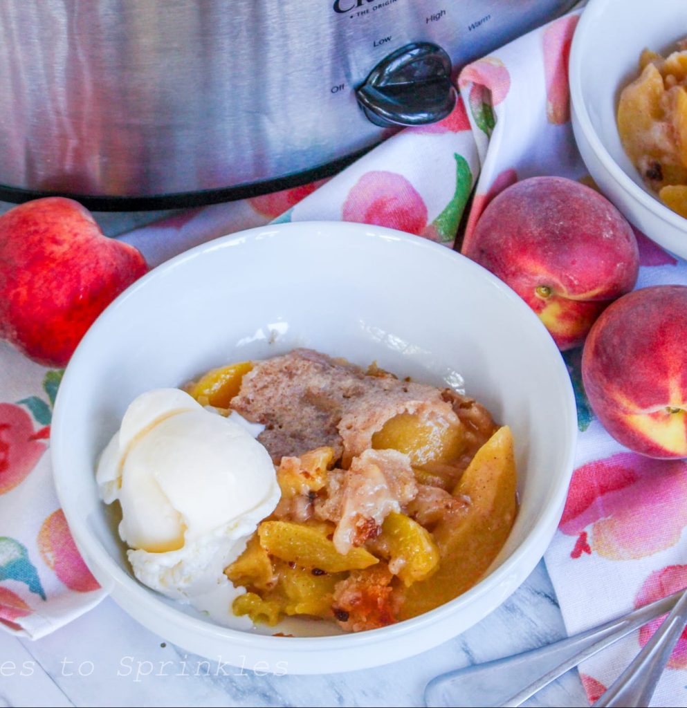 Easy slow cooker peach cobbler