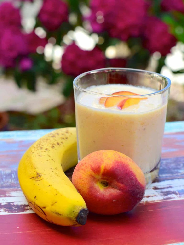 easy banana and peach smoothie